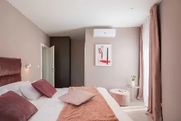 Seafront 6-Bedroom Villa in Splitska, Brač