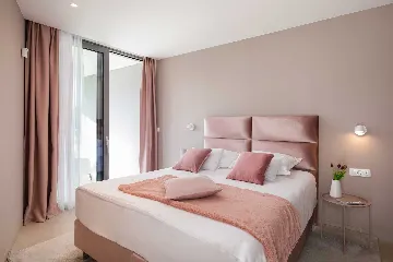 Seafront 6-Bedroom Villa in Splitska, Brač