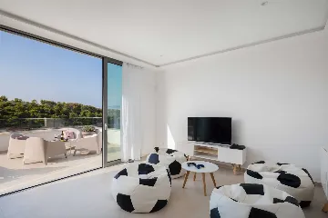 Seafront 6-Bedroom Villa in Splitska, Brač