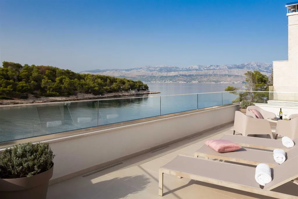 Seafront 6-Bedroom Villa in Splitska, Brač