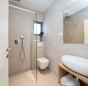 Seafront 6-Bedroom Villa in Splitska, Brač