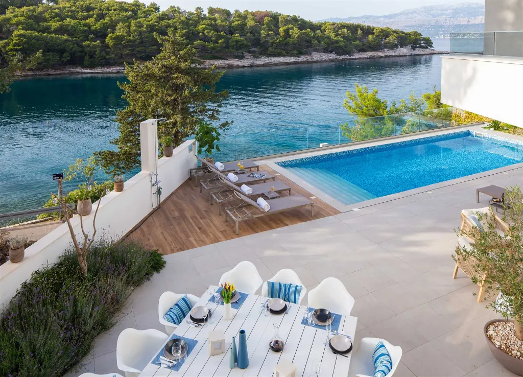 Seafront 6-Bedroom Villa in Splitska, Brač