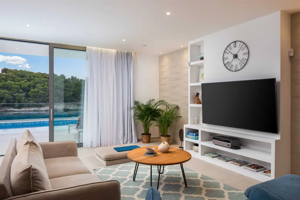 Seafront 6-Bedroom Villa in Splitska, Brač