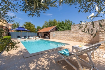 3-Bedroom Villa in Marčana for up to 6 Guests