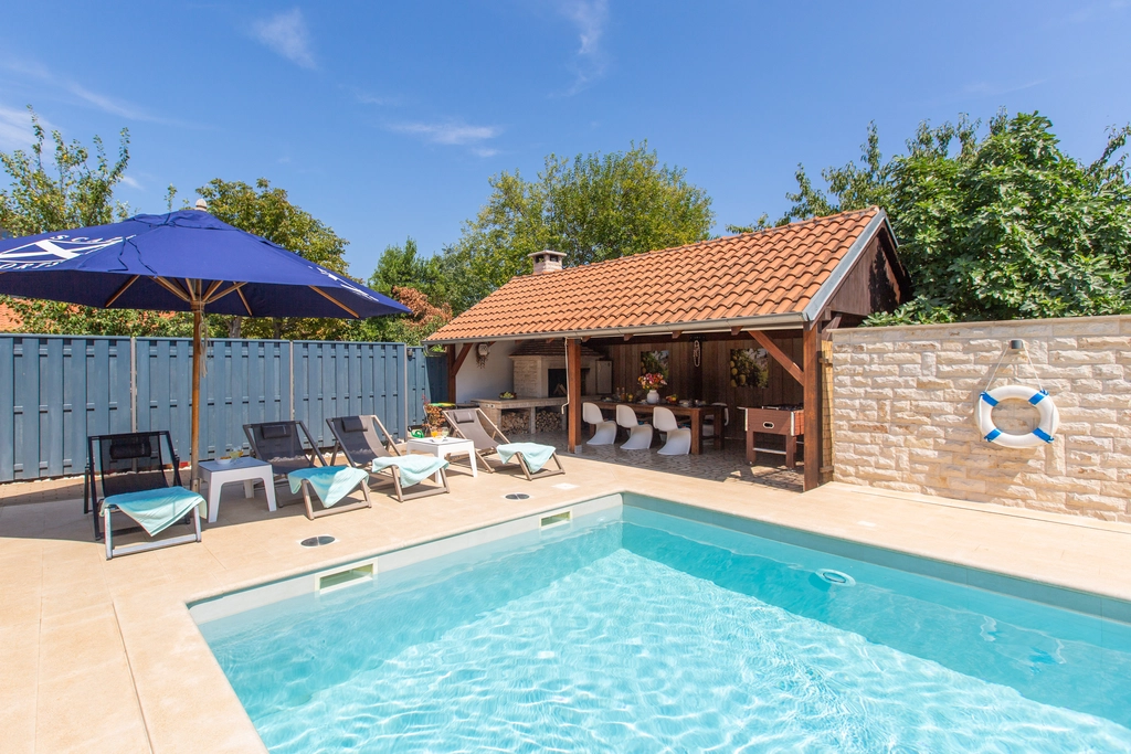 3-Bedroom Villa in Marčana for up to 6 Guests