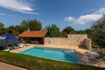 3-Bedroom Villa in Marčana for up to 6 Guests