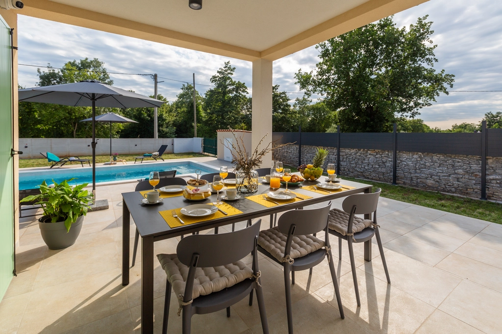 Three-Bedroom Villa in Svetvinčenat