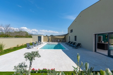 Villa in Vodnjan for 8 Guests with Private Pool