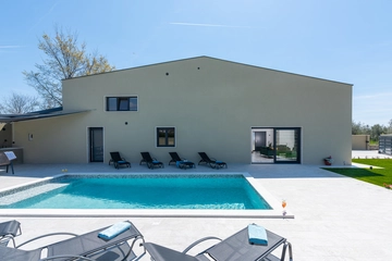Villa in Vodnjan for 8 Guests with Private Pool