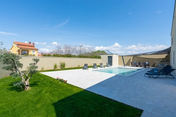 Villa in Vodnjan for 8 Guests with Private Pool