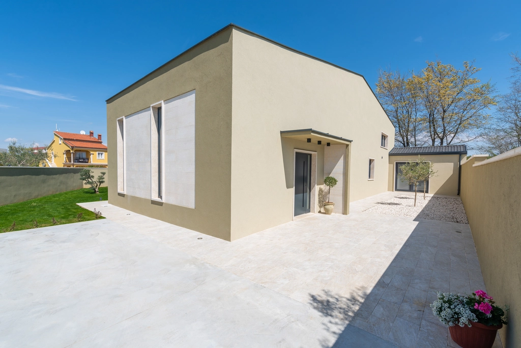 Villa in Vodnjan for 8 Guests with Private Pool