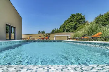Villa in Vodnjan for 8 Guests with Private Pool