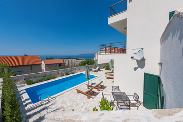 4-bedroom Villa in Makarska with private heated pool