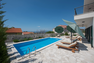 4-bedroom Villa in Makarska with private heated pool