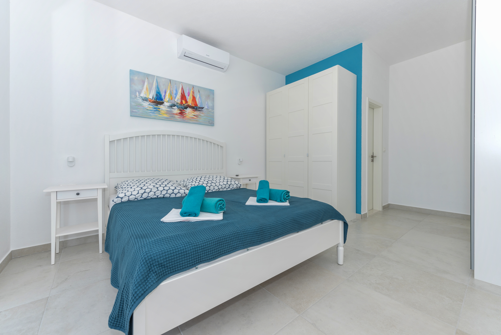 4-bedroom Villa in Makarska with private heated pool