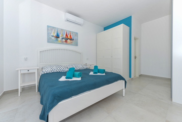 4-bedroom Villa in Makarska with private heated pool