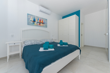 4-bedroom Villa in Makarska with private heated pool