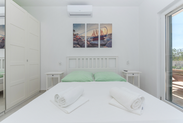 4-bedroom Villa in Makarska with private heated pool