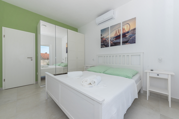 4-bedroom Villa in Makarska with private heated pool