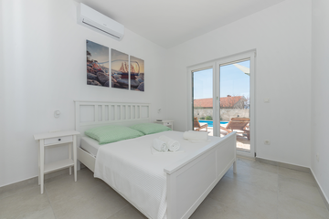 4-bedroom Villa in Makarska with private heated pool