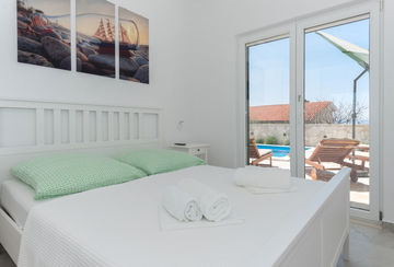 4-bedroom Villa in Makarska with private heated pool