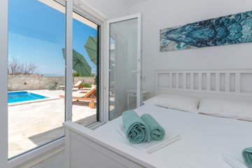 4-bedroom Villa in Makarska with private heated pool