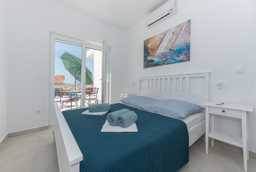 4-bedroom Villa in Makarska with private heated pool