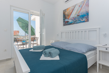 4-bedroom Villa in Makarska with private heated pool