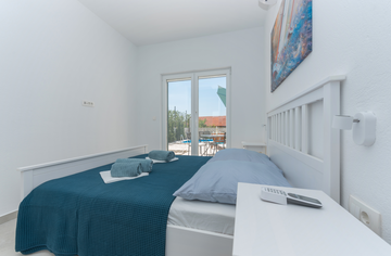 4-bedroom Villa in Makarska with private heated pool