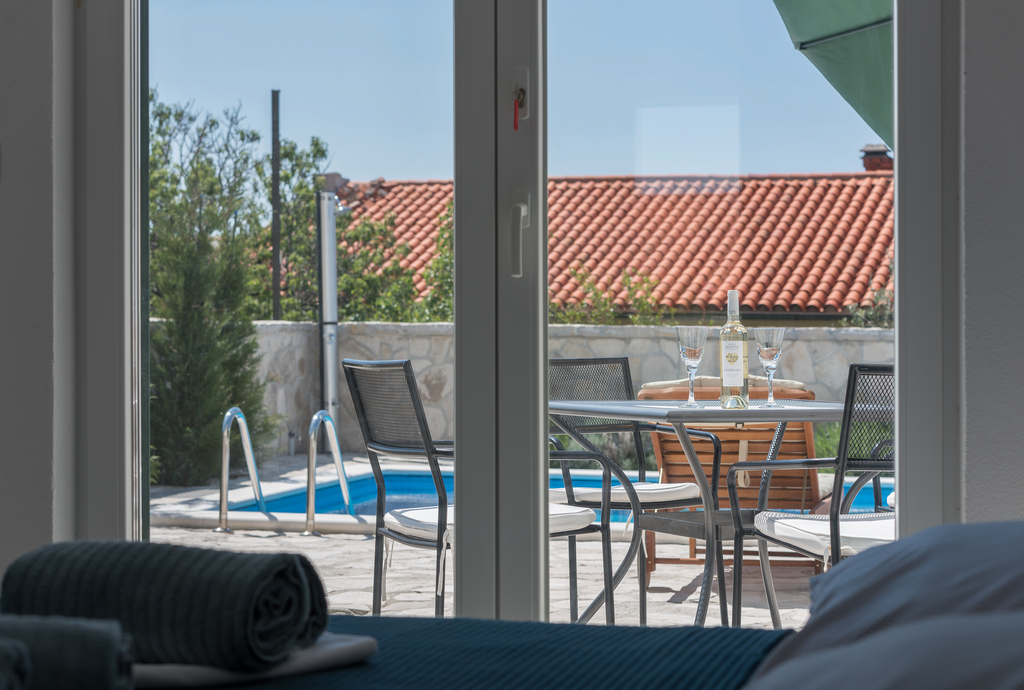 4-bedroom Villa in Makarska with private heated pool