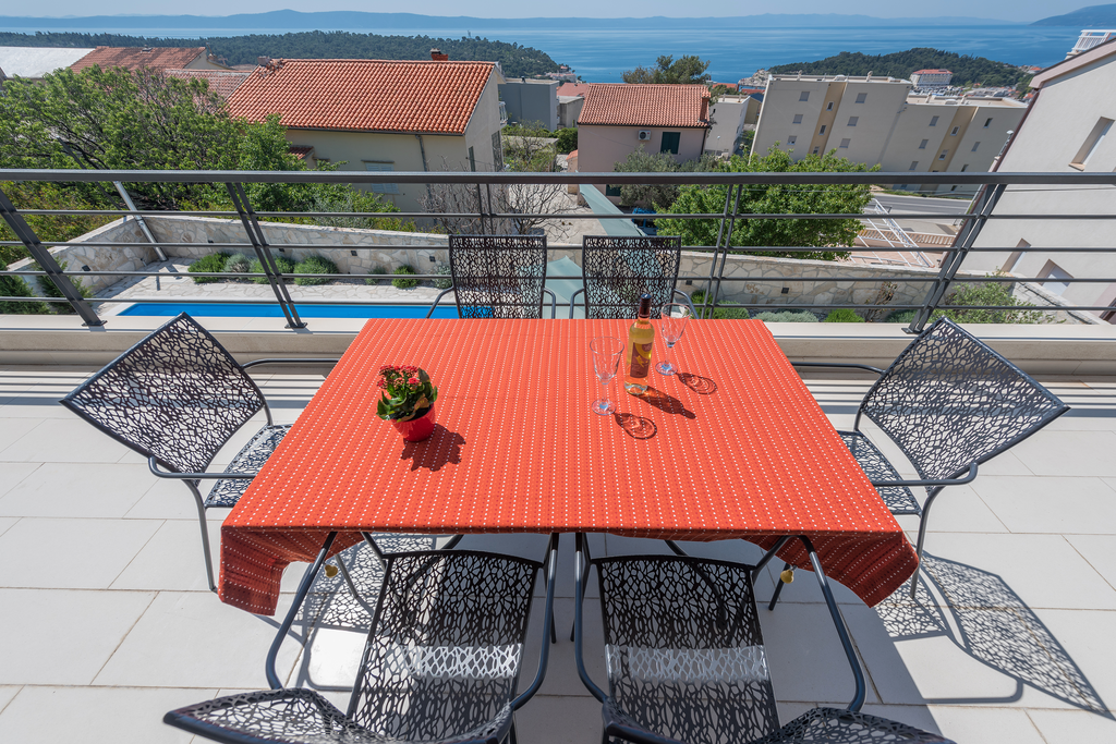 4-bedroom Villa in Makarska with private heated pool