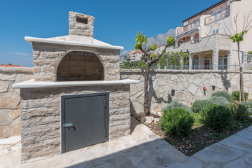 4-bedroom Villa in Makarska with private heated pool