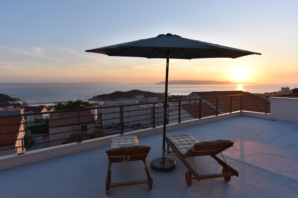 4-bedroom Villa in Makarska with private heated pool