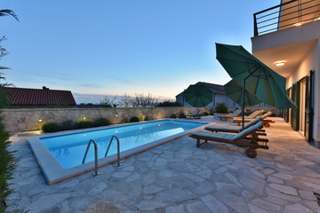 4-bedroom Villa in Makarska with private heated pool