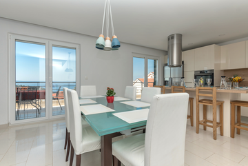 4-bedroom Villa in Makarska with private heated pool