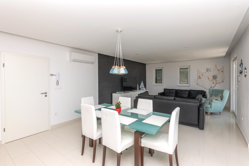4-bedroom Villa in Makarska with private heated pool