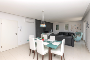 4-bedroom Villa in Makarska with private heated pool