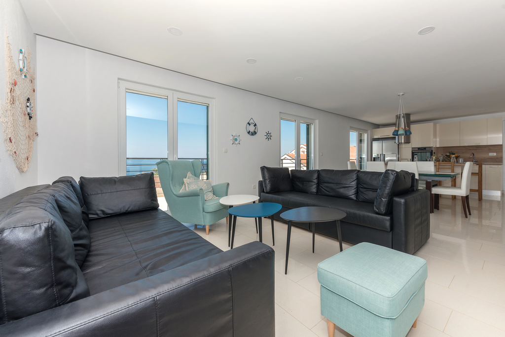 4-bedroom Villa in Makarska with private heated pool
