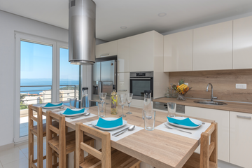 4-bedroom Villa in Makarska with private heated pool