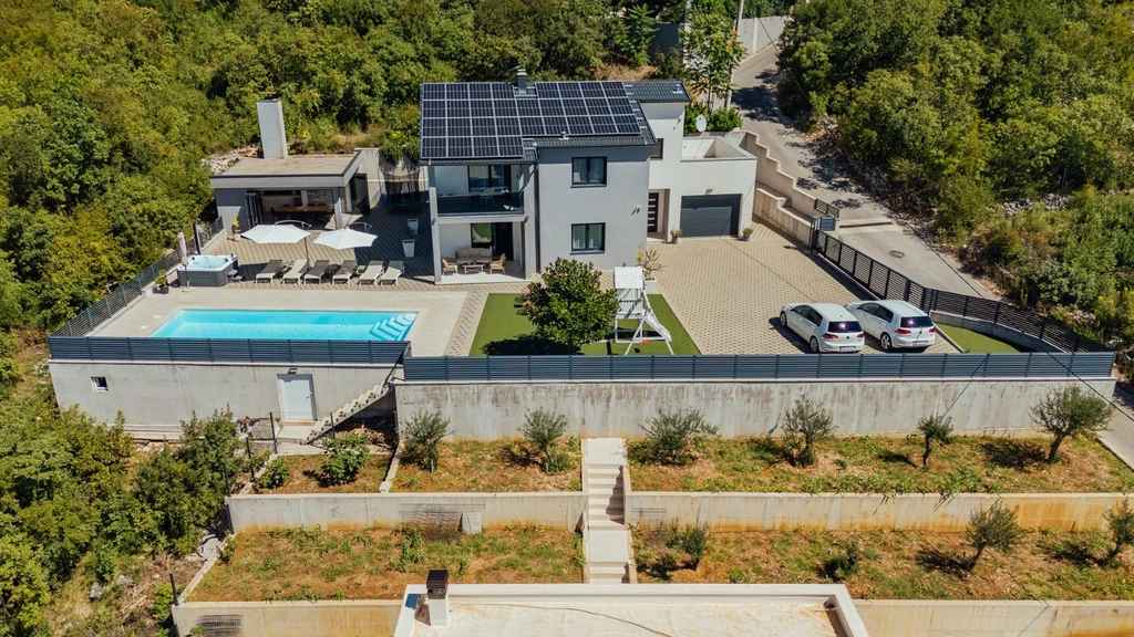 Imotski Villa with Heated Pool, Jacuzzi & 4 Bedrooms