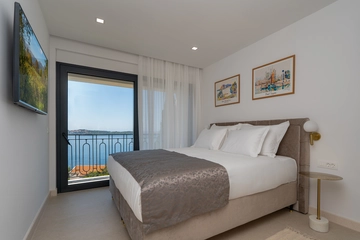 Mlini Villa with Heated Pool and 5 En-Suite Bedrooms