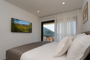 Mlini Villa with Heated Pool and 5 En-Suite Bedrooms