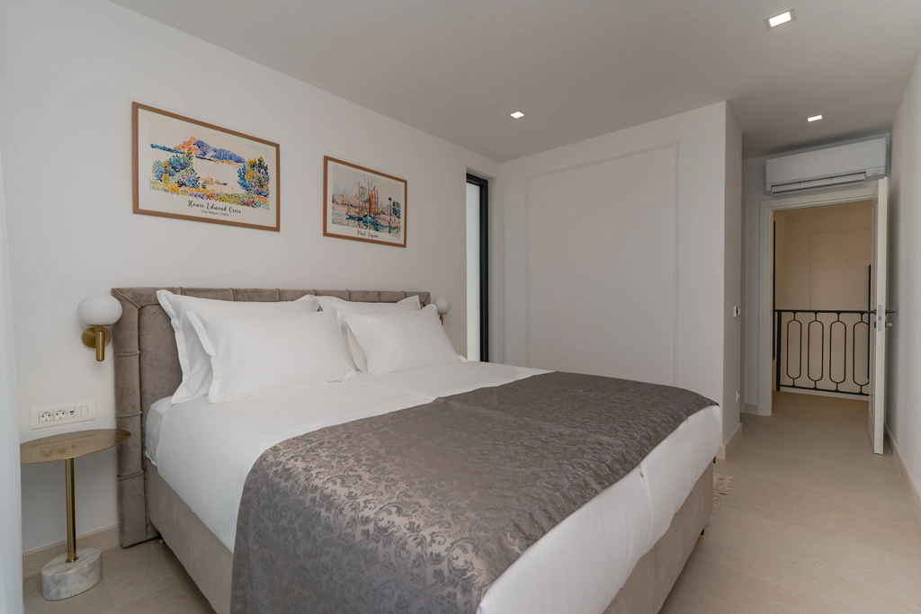 Mlini Villa with Heated Pool and 5 En-Suite Bedrooms