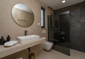 Mlini Villa with Heated Pool and 5 En-Suite Bedrooms