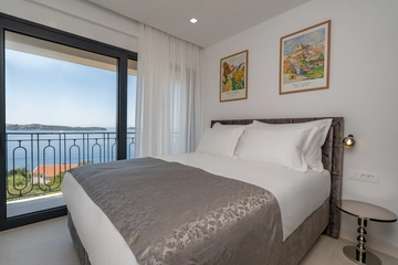 Mlini Villa with Heated Pool and 5 En-Suite Bedrooms