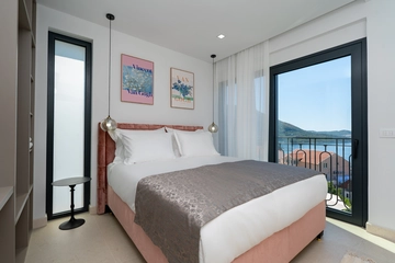 Mlini Villa with Heated Pool and 5 En-Suite Bedrooms