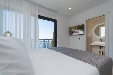 Mlini Villa with Heated Pool and 5 En-Suite Bedrooms