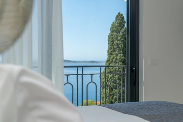 Mlini Villa with Heated Pool and 5 En-Suite Bedrooms