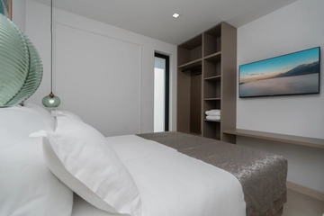 Mlini Villa with Heated Pool and 5 En-Suite Bedrooms