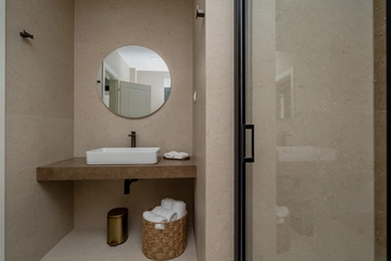 Mlini Villa with Heated Pool and 5 En-Suite Bedrooms